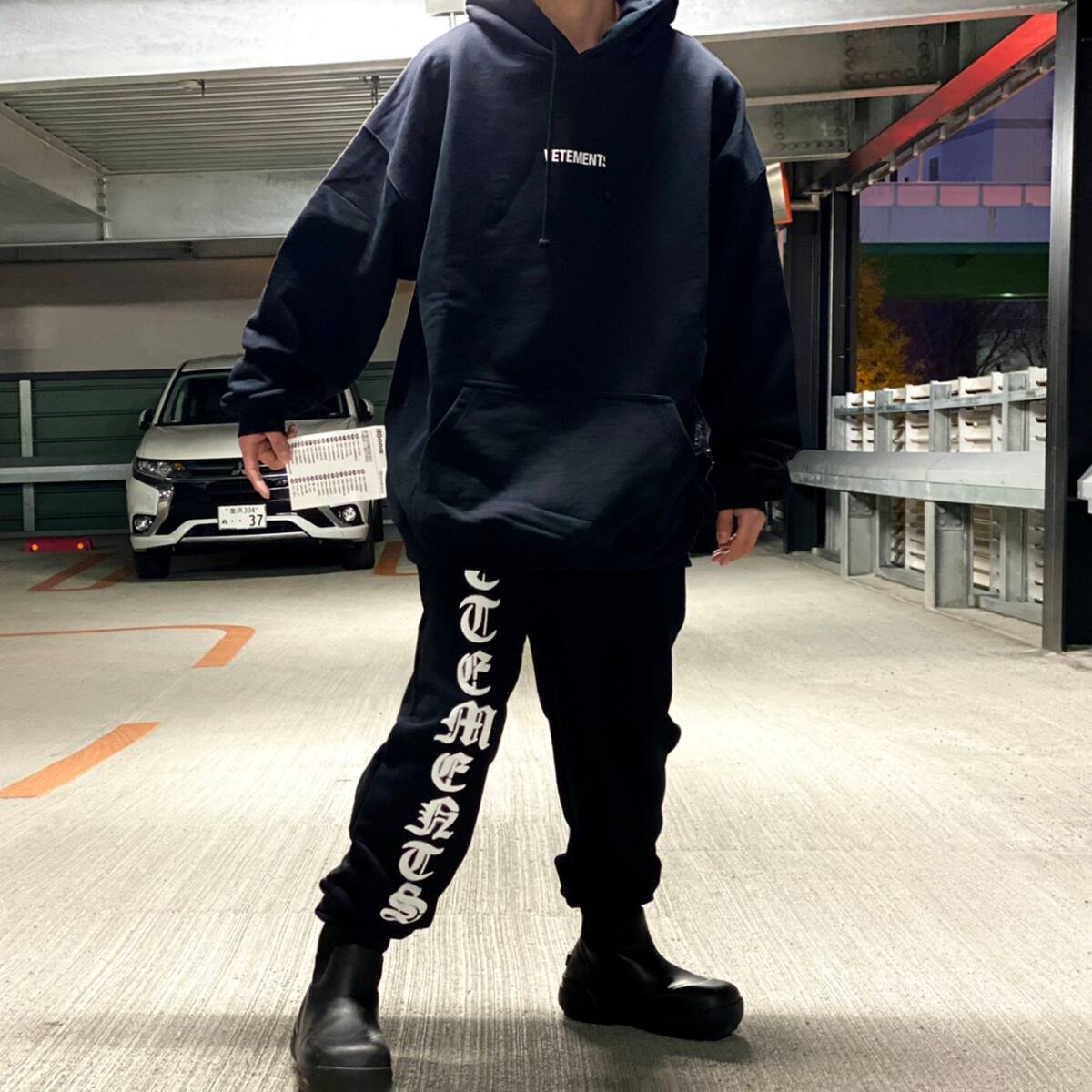 売り ｖｅｔｅｍｅｎｔｓ １６ｓｓ 再構築 メタルロゴ パーカー